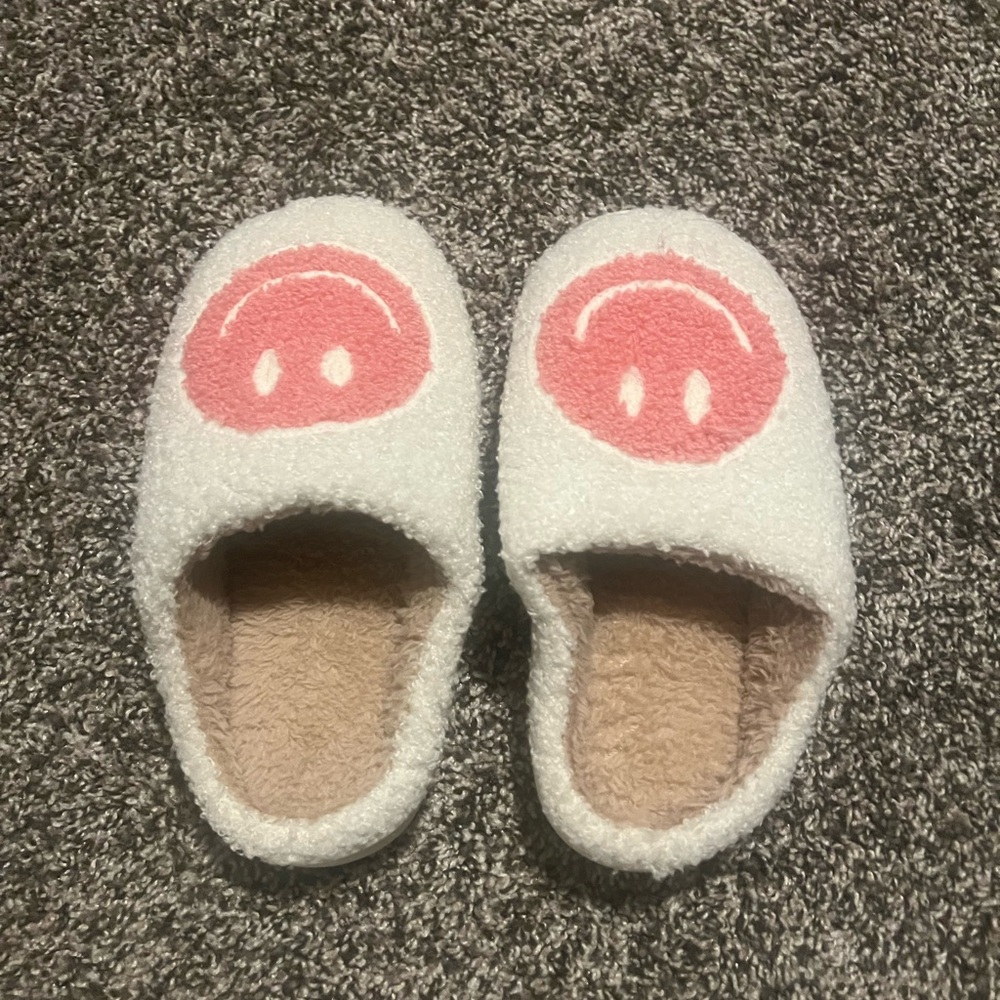 Cozy Kids Slippers with Happy Face Design